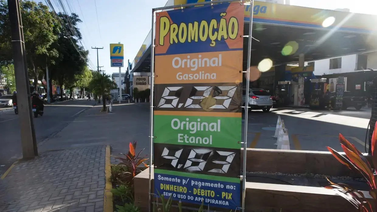 Imagem de um posto de gasolina.