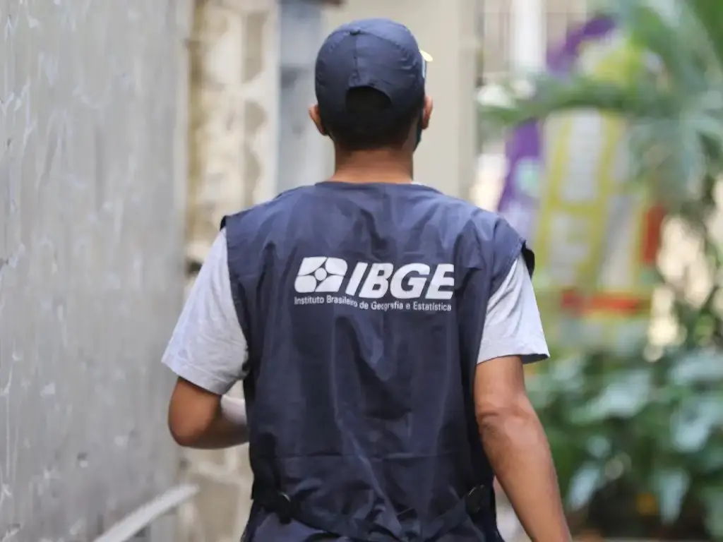 Foto de recenseador do IBGE.