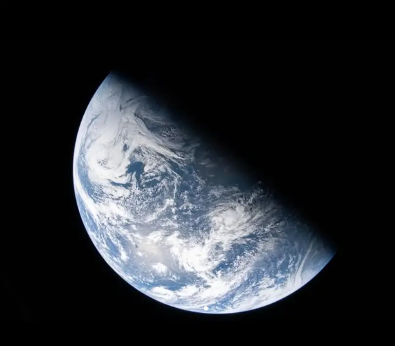 Imagem da notícia Astronautas da missão Artemis II afirmam que lua ‘está ficando maior’