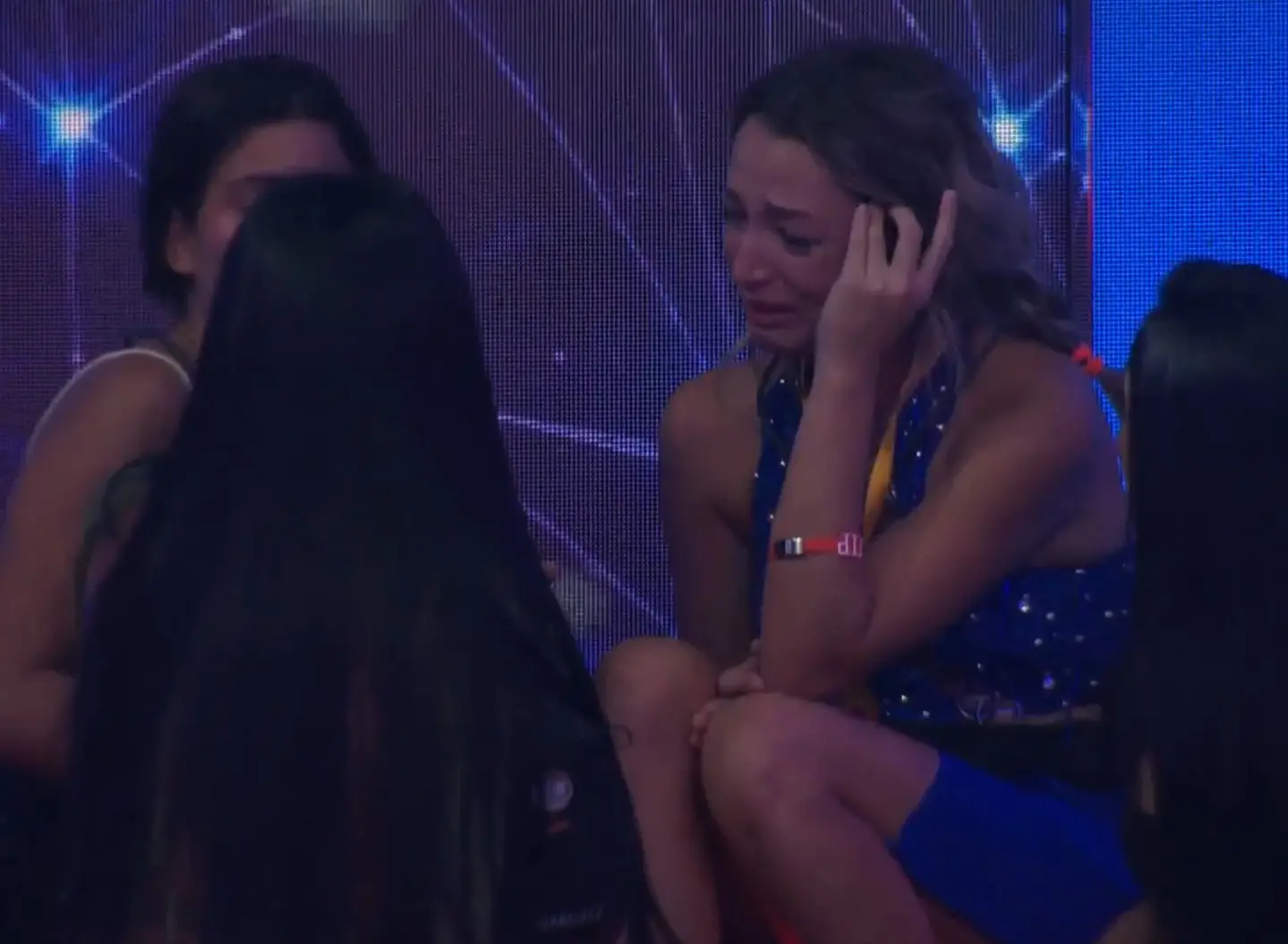 Foto de Samira, Jordana, Marciele e Gabriela, sisters do Big Brother Brasil 26 durante briga no sábado, 4 de abril.