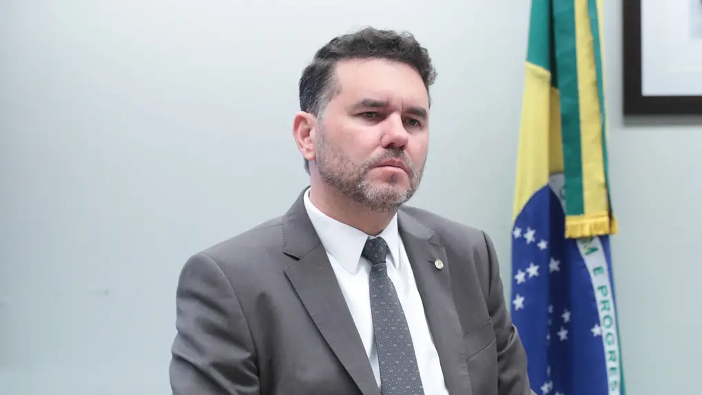 Deputado federal Moses Rodrigues durante sessão na Câmara dos Deputados.