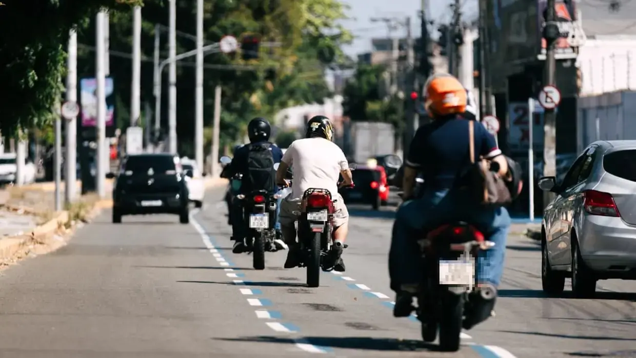 Foto de motociclistas para ilustrar matéria sobre Programa Moto Segura CE ampliado para todos motociclistas.