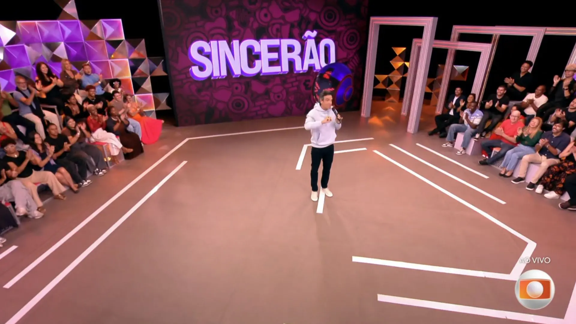 Apesentador do BBB 26 Tadeu Schmidt.