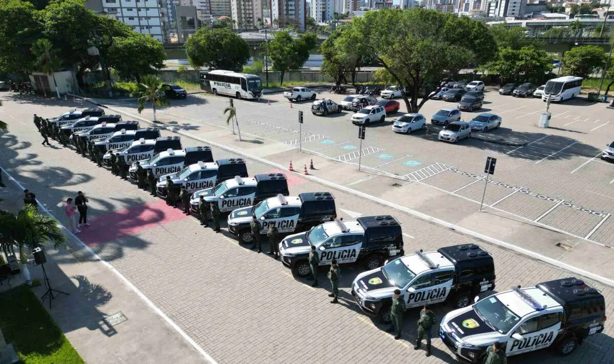 viatura policia militar carros.