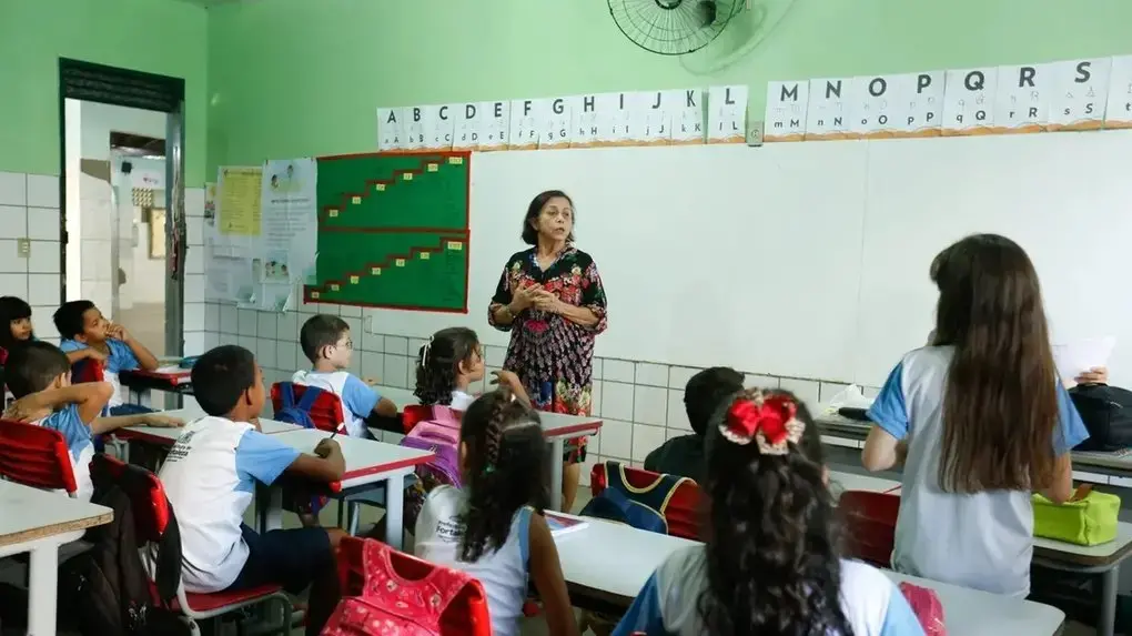 Foto de professora para ilustrar matéria sobre Consulta da 5ª parcela do Fundef.