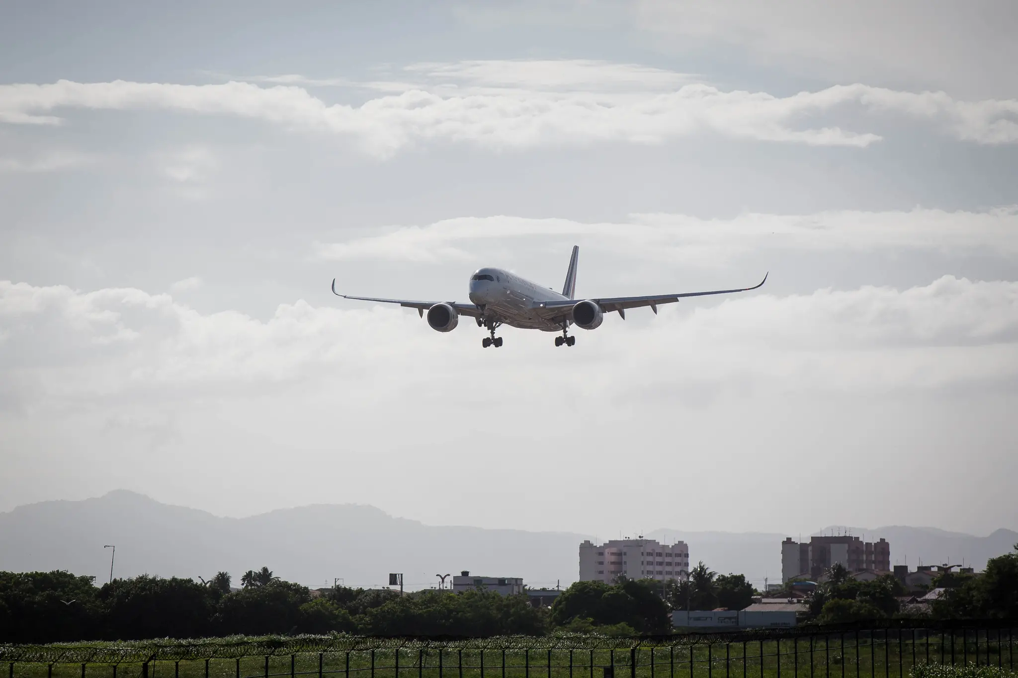 Avião chegando ao aeroporto de Fortaleza.