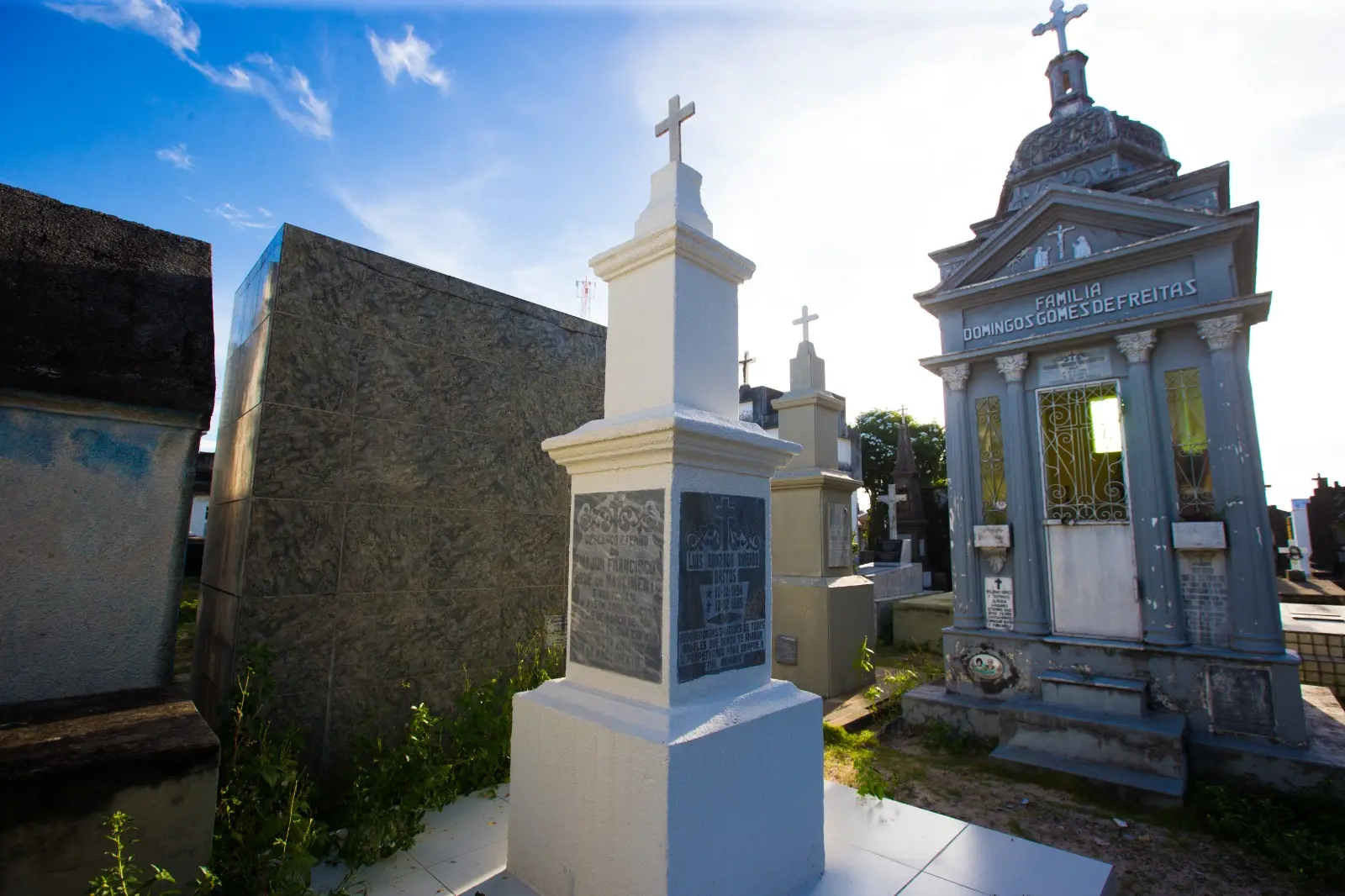 Imagem mostra sepultura de Dragão do Mar, localizada no Cemitério São João Batista, no Centro de Fortaleza.