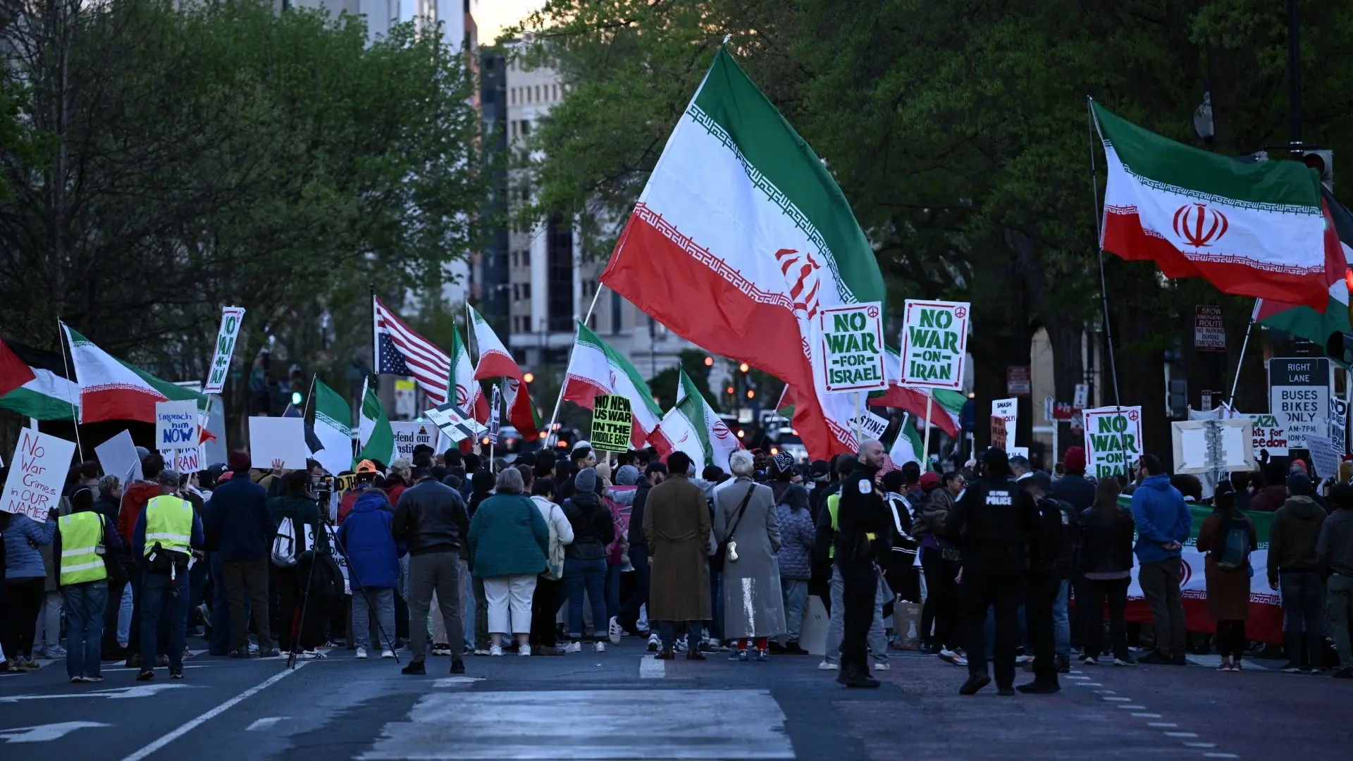 EUA e Irã entram em um acordo de cessar-fogo de duas semanas.