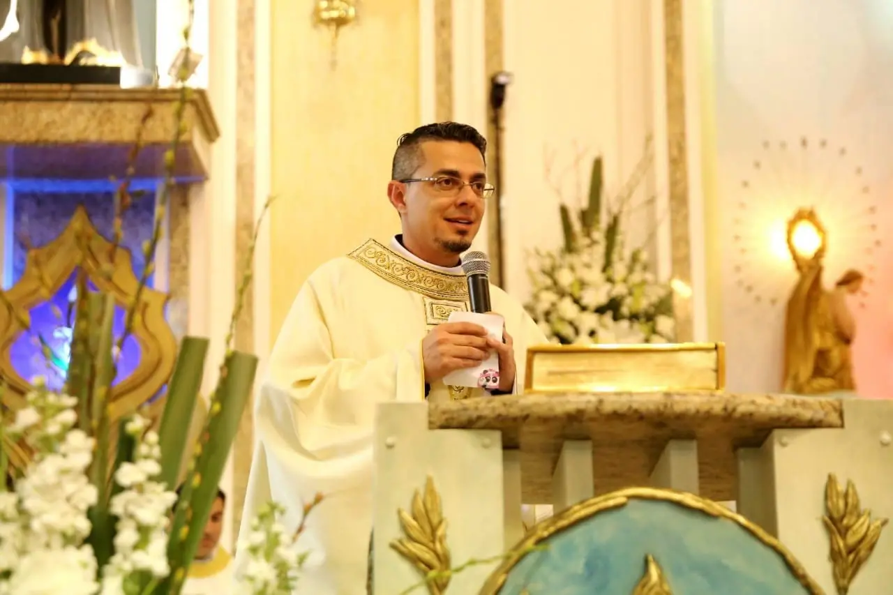 Padre Eduardo Senna.