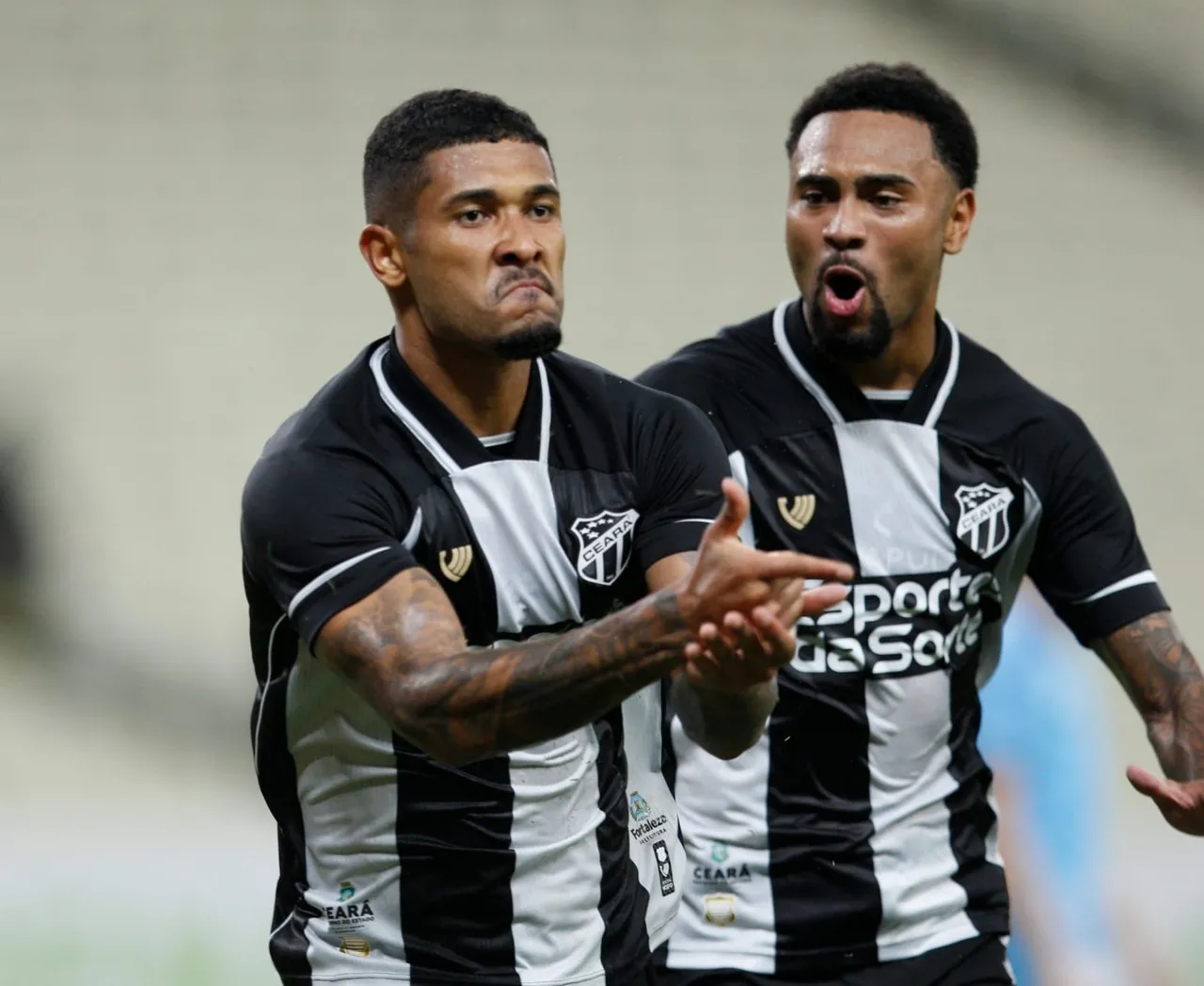 O lateral-esquerdo Fernando marcou o gol do Ceará quando já estava com um a menos