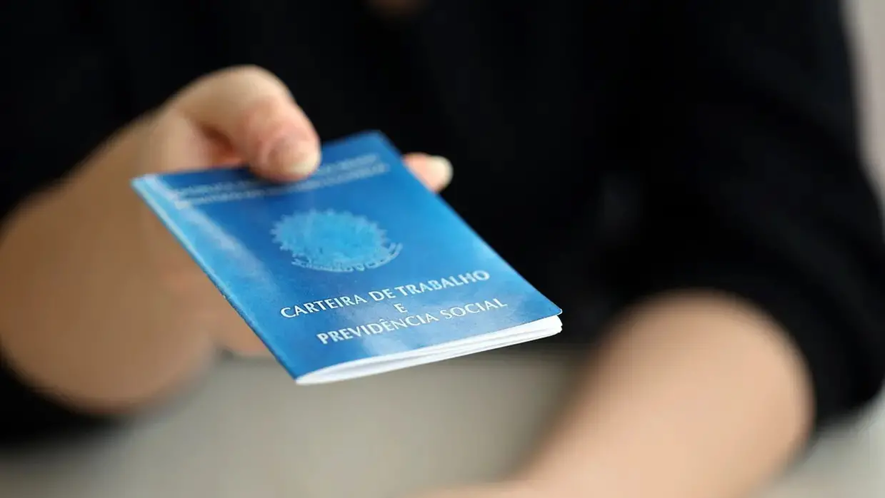 Carteira de trabalho.