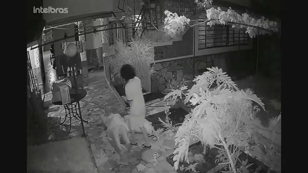 Vítima sendo agredida.