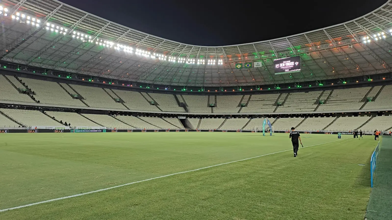 Imagem da Arena Castelão vazia