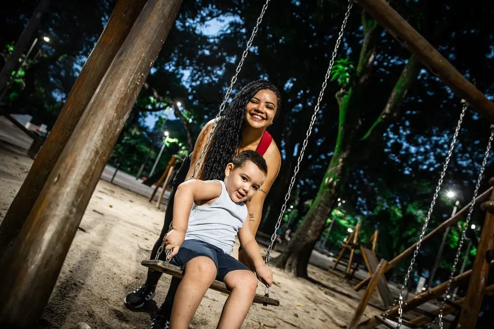 Gliciana e o filho, Saulo, em passeio no Polo de Lazer da Sargento Hermínio.