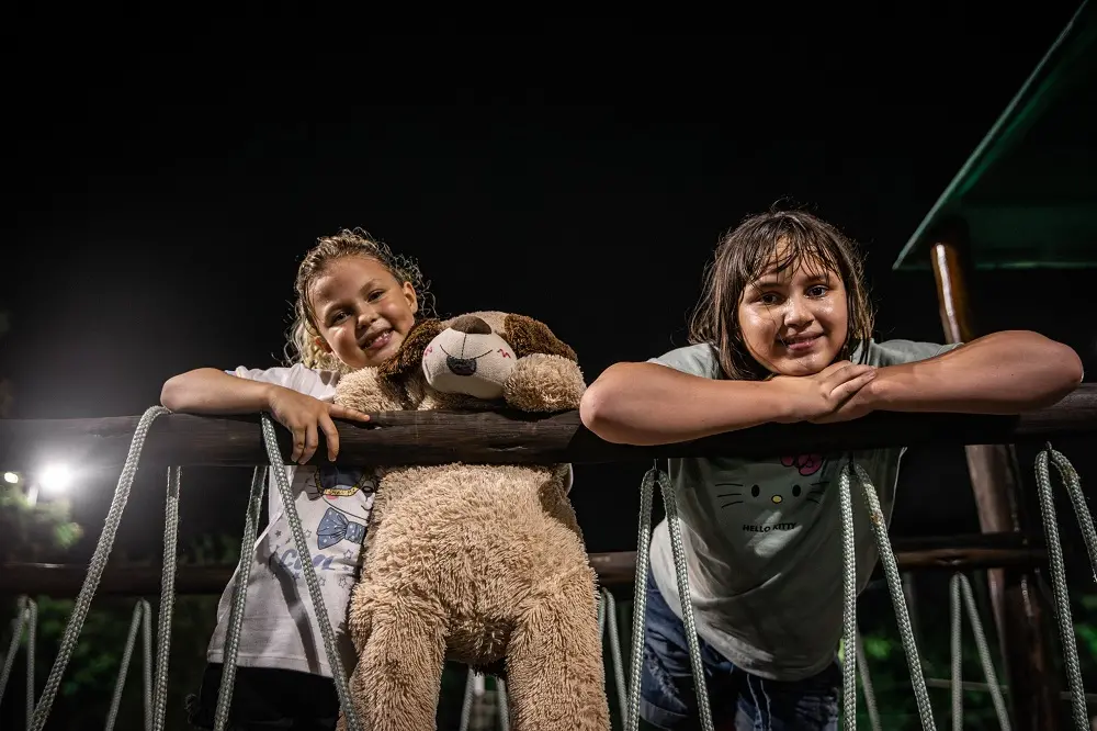 Elis e Maria Júlia se tornaram amigas na Praça do Polar.