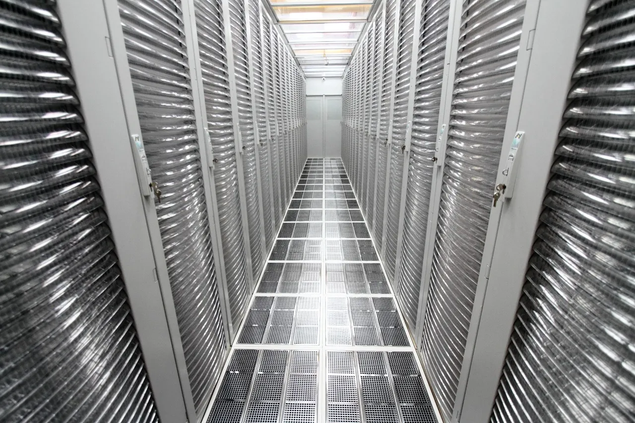 Fortaleza abriga cerca de 12 data centers operacionais, sendo um dos maiores hubs de infraestrutura digital da América do Sul, impulsionado pela alta concentração de cabos submarinos.