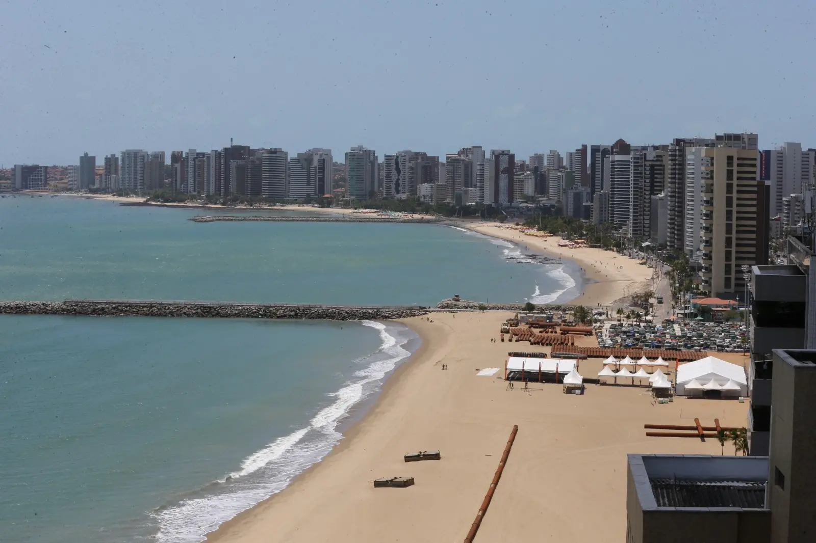 Vista aérea da Beira Mar na Praia de Iracema.