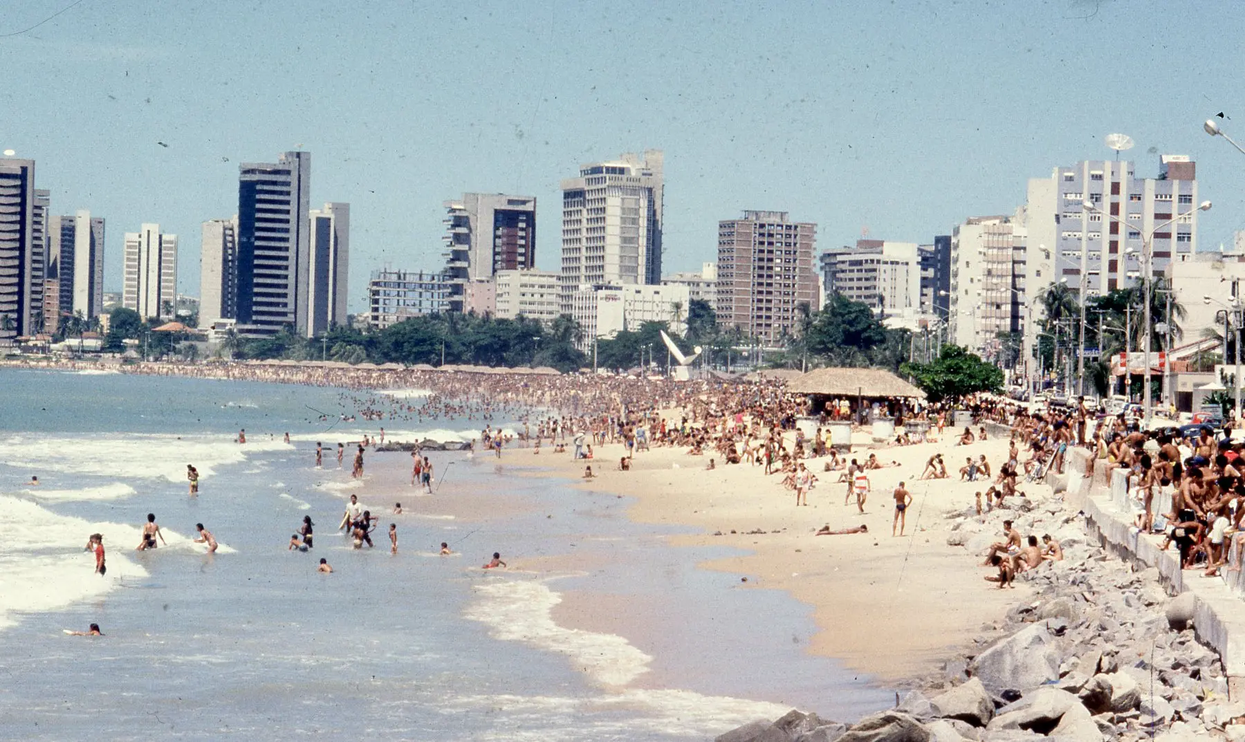 Vista da Beira Mar na Praia de Iracema em 1988.