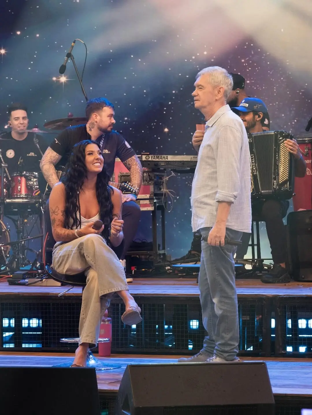 Imagem da cantora Ana Castela no programa Altas Horas.