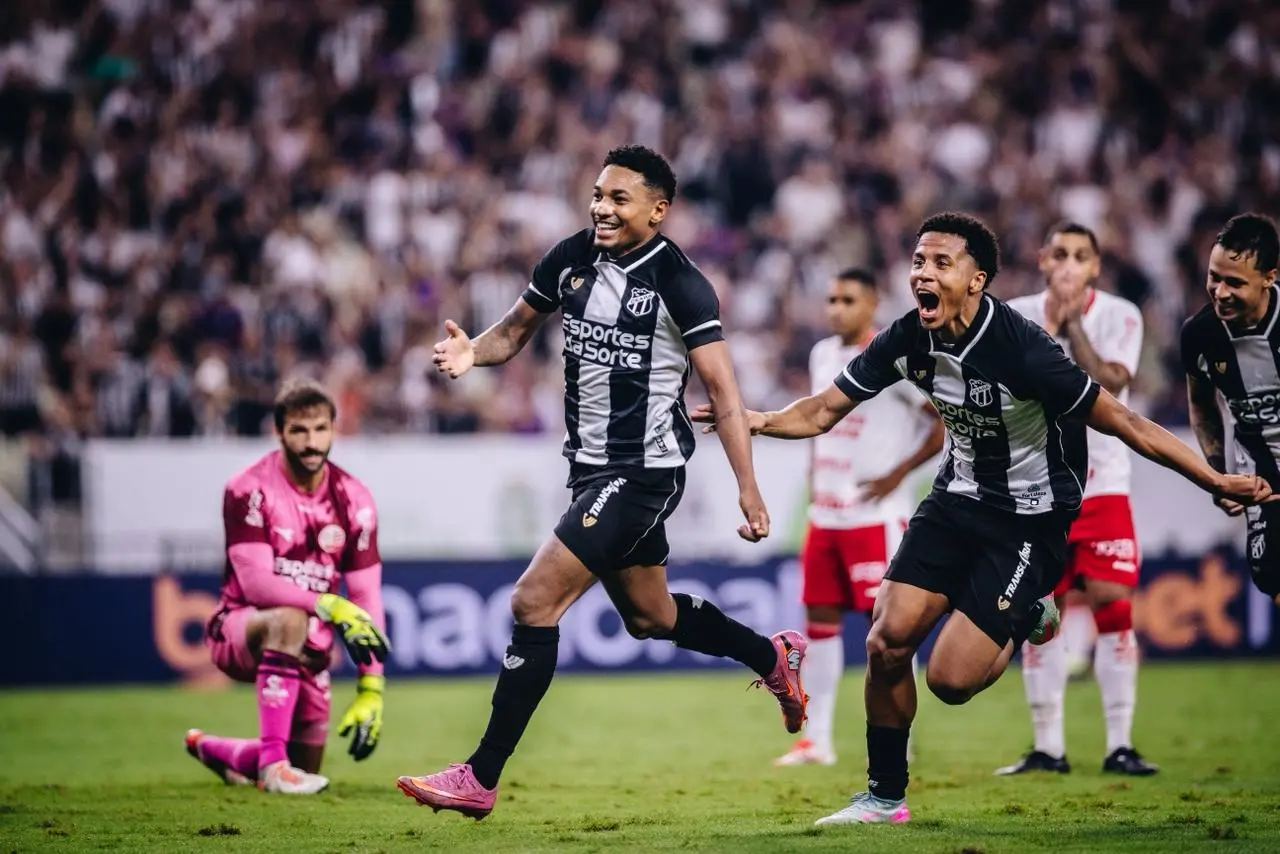 Ceará vence Náutico no Castelão e dorme na liderança da Série B - Jogada - Diário do Nordeste