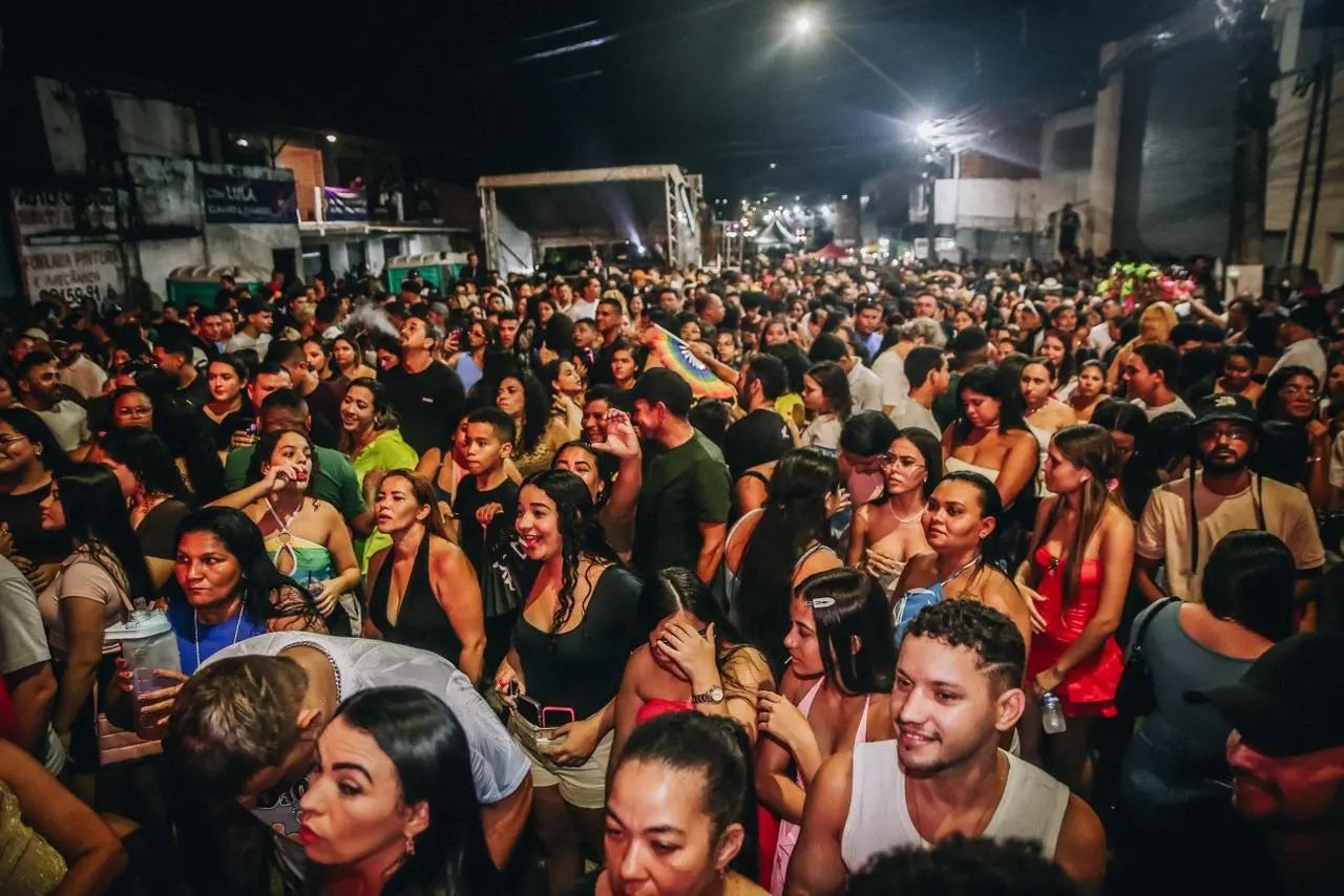 Imagem do público no aniversário 300 anos fortaleza.