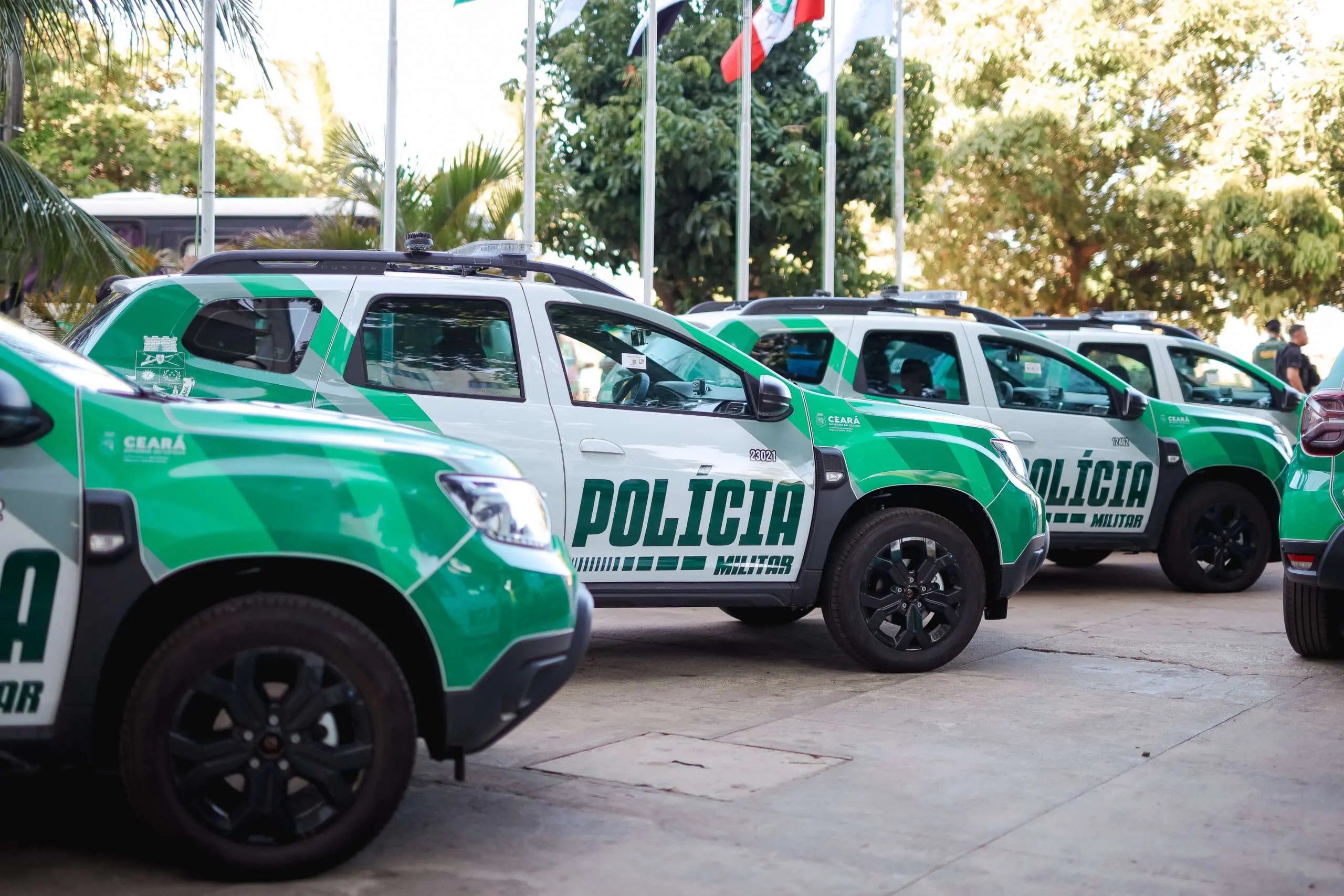 Foto de viaturas da PMCE.