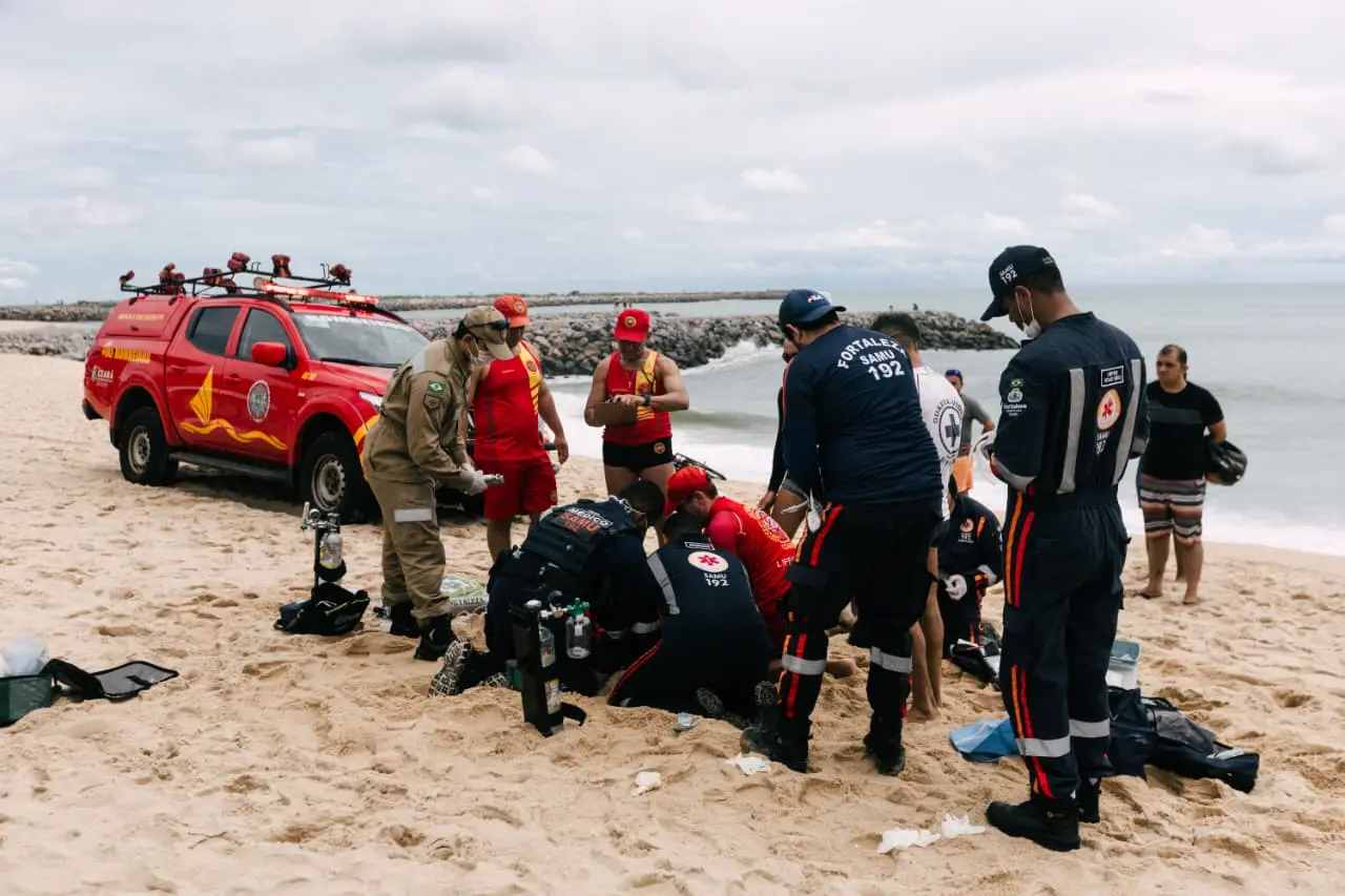 Imagem da notícia Turista argentino morre afogado na Praia de Iracema 