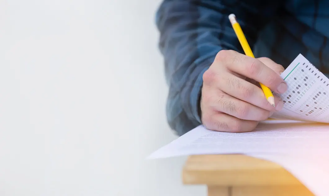 Candidato fazendo prova.