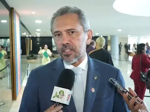 Imagem da notícia: Com saída de Guimarães da corrida ao Senado, Elmano diz que chapa terá 'pluralidade' ideológica