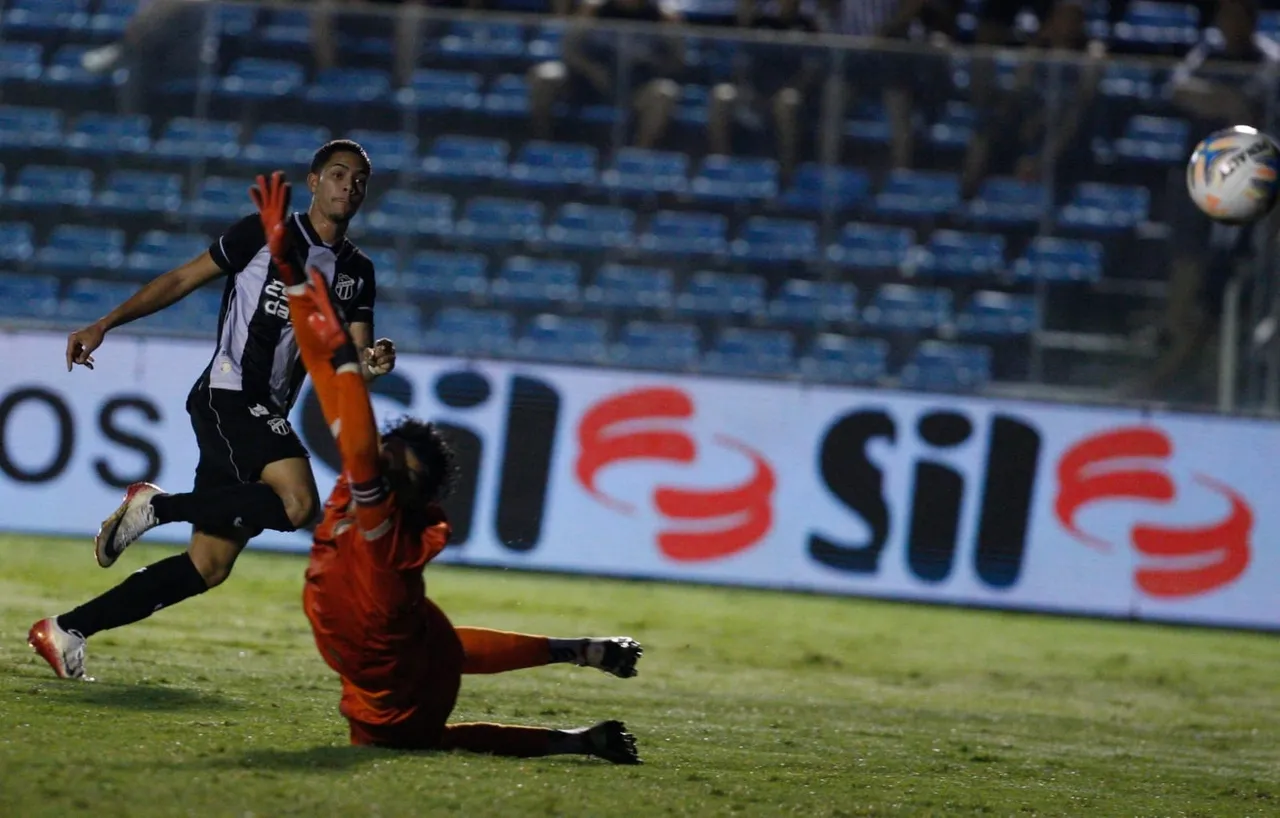 Giulio marcou o gol do empate do Ceará ainda no 1º tempo