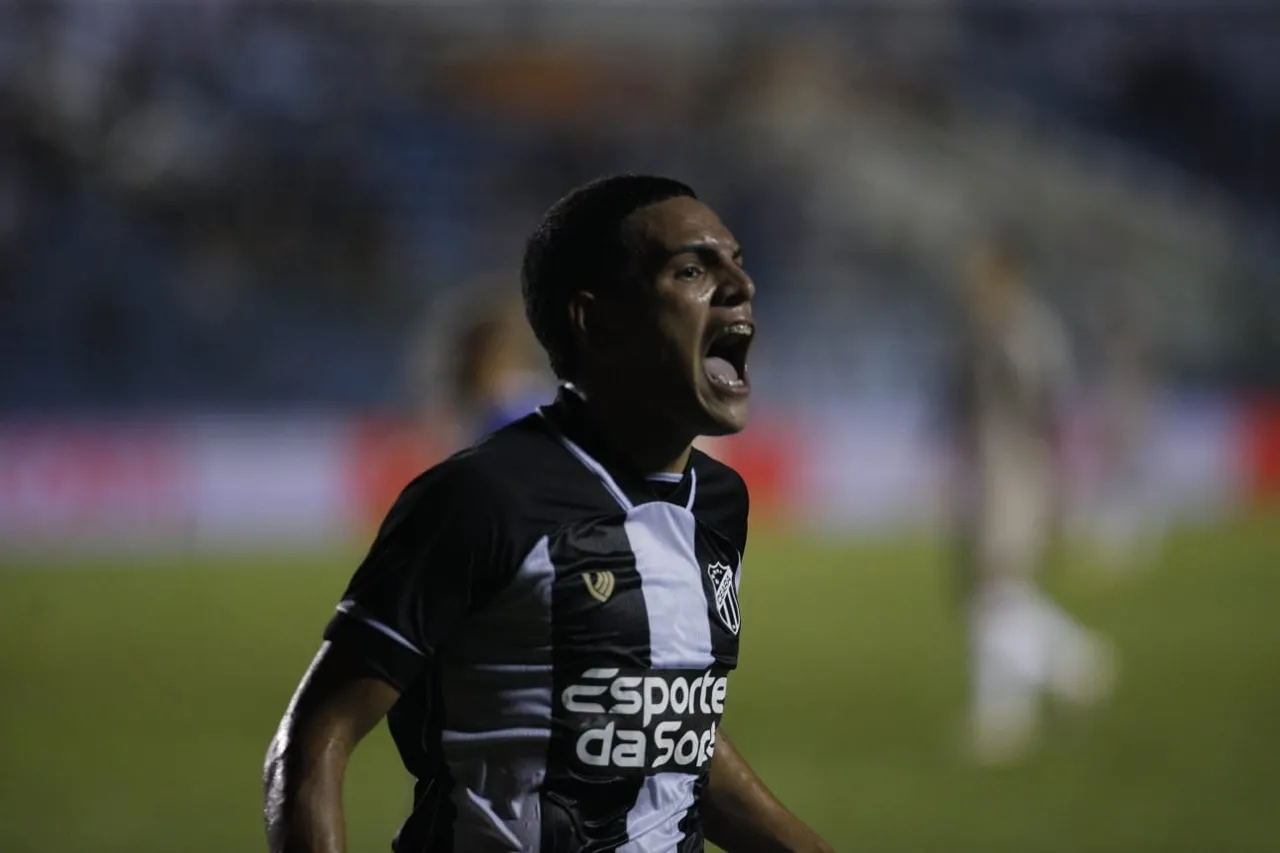 Melk marcou o terceiro do Vozão em uma bela jogada individual