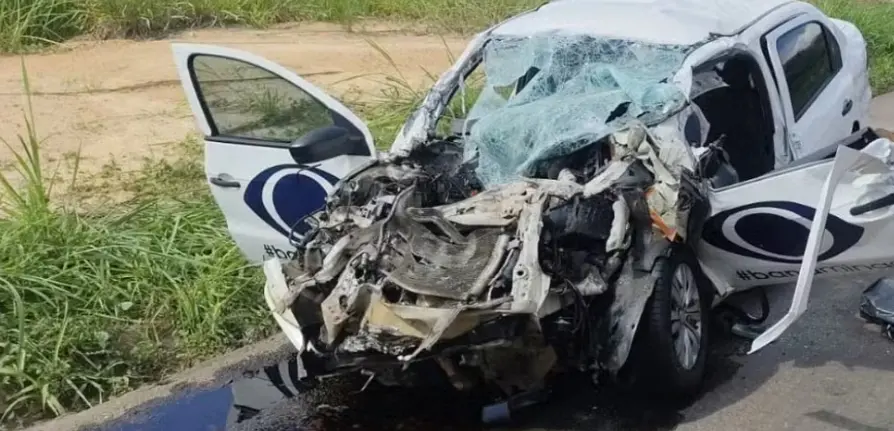Imagem de carro da Band Minas que sofreu grave acidente em BR de Minas Gerais.