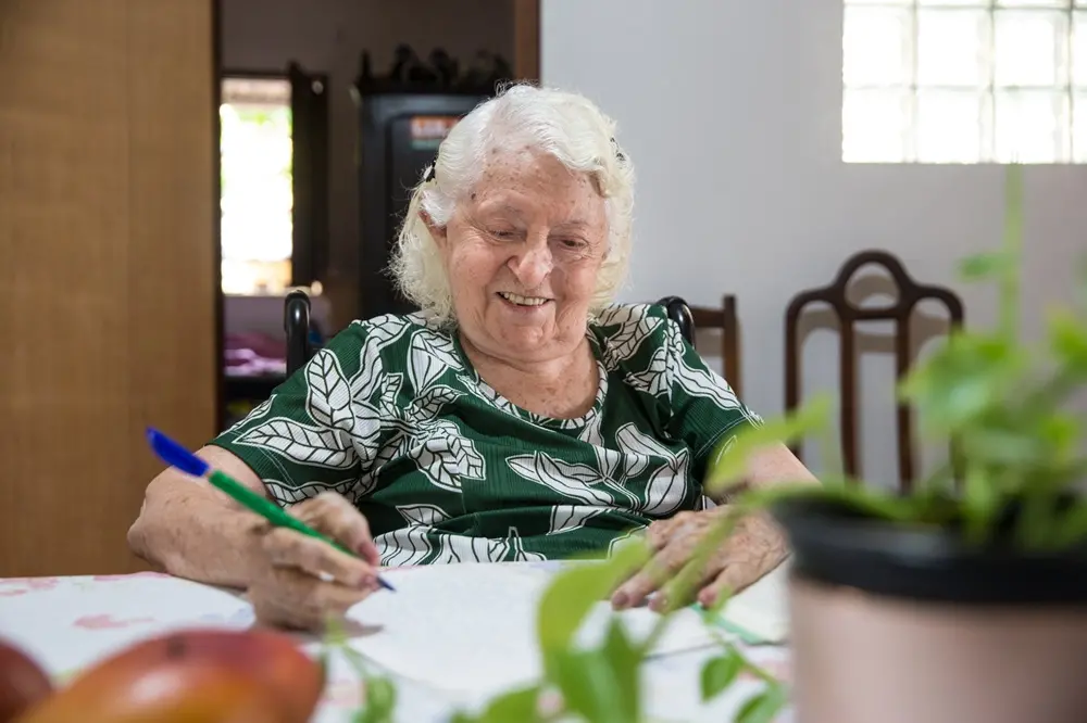 Imagem da notícia Idosa cearense de 90 anos passou a vida escrevendo cartas para conectar pessoas e até formar casais