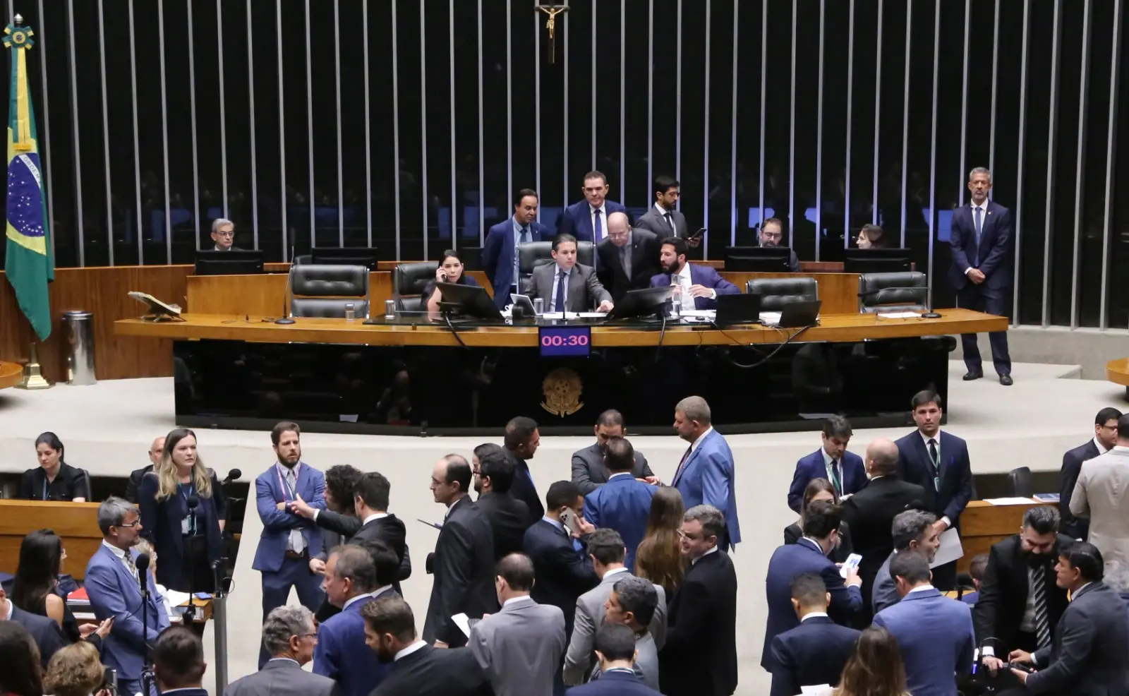 Foto do plenário da Câmara dos Deputados no dia da votação do primeiro turno da PEC.