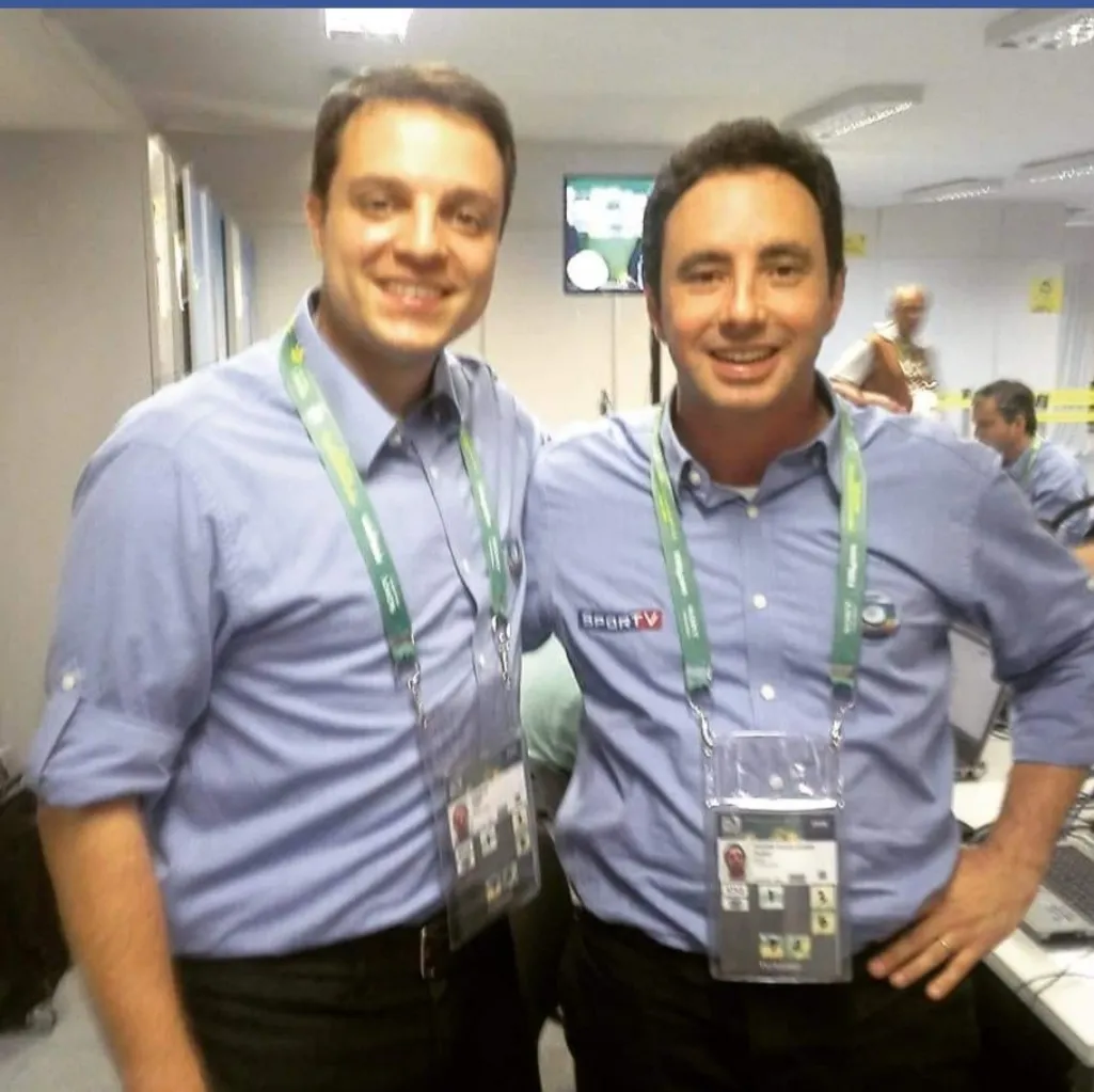 Fábio Pizzato ao lado de Pedro Bassan, na TV Globo.