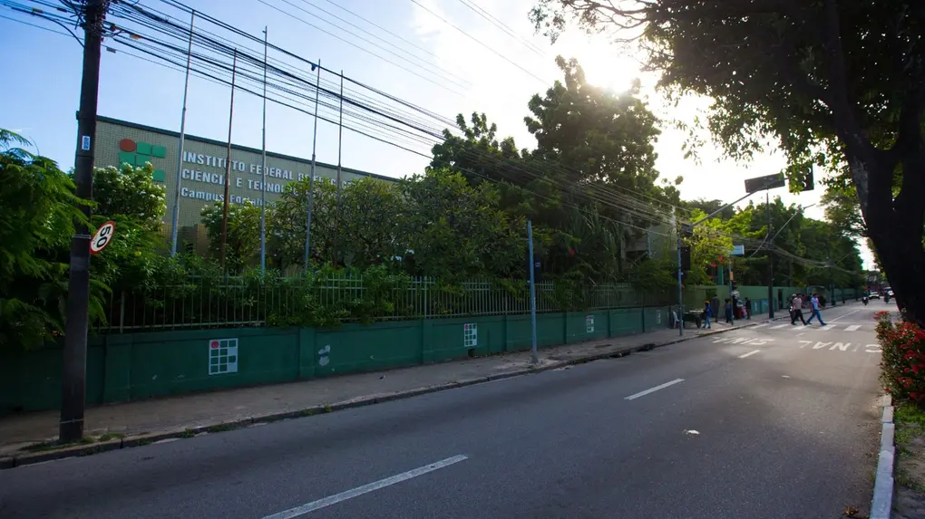 fachada do ifce, em fortaleza, na avenida 13 de maio.