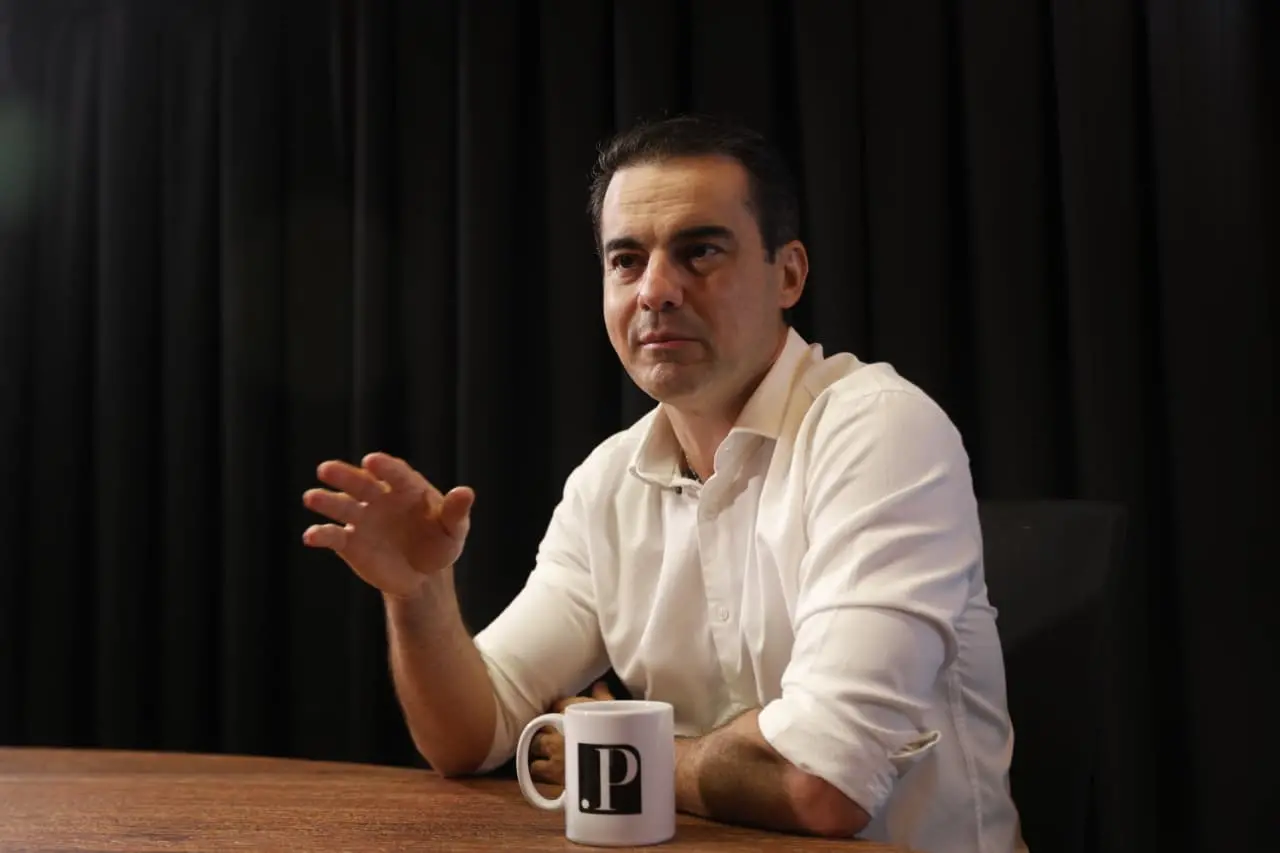 Capitão Wagner gesticula durante entrevista.