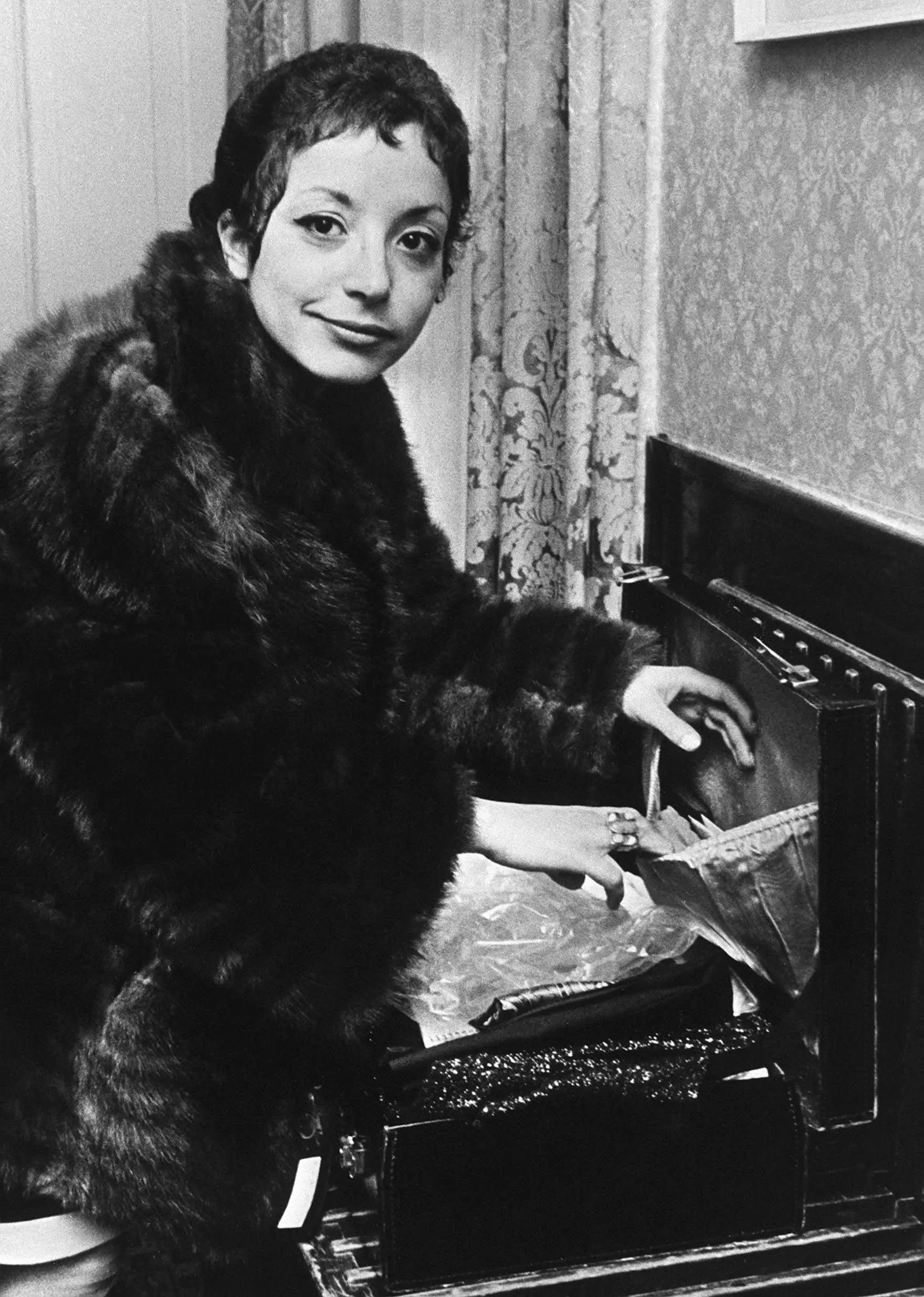 Imagem da escritora francesa Albertine Sarrazin, que escreveu o livro O astragálo.