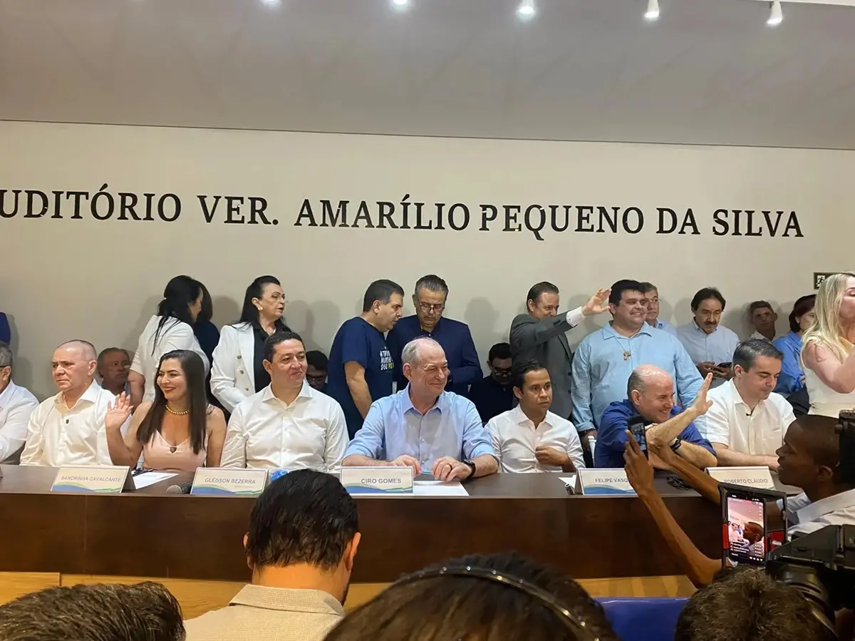 Ciro Gomes e aliados em evento em Juazeiro do Norte