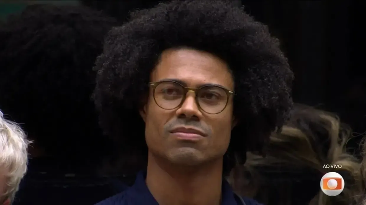 Breno foi escolhido pelo público para o Quarto Secreto.
