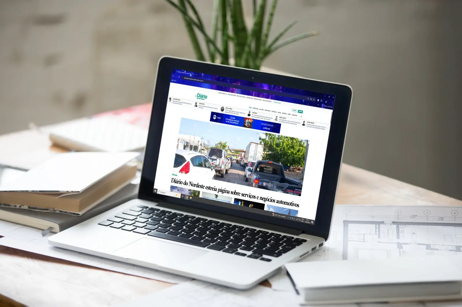 imagem mostra a página principal do site Diário do Nordeste anunciando a retomada dos conteúdos sobre automóveis.