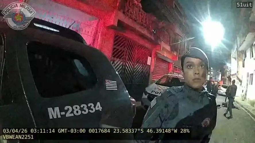 Foto da policial Yasmin Cursino Ferreira no local da morte da civil.