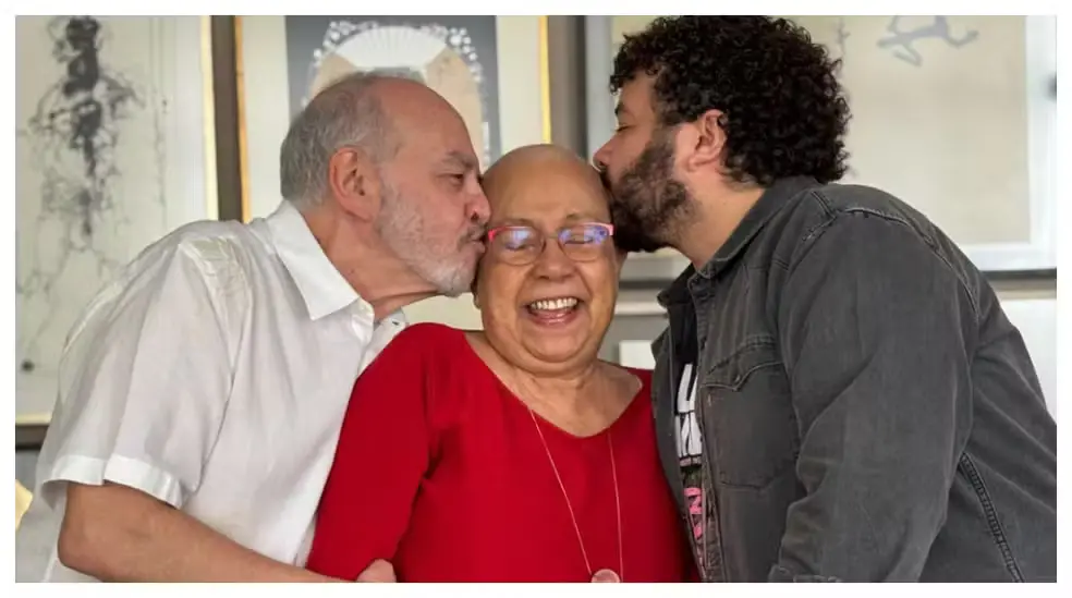 Foto de Selma Rita, ex-coordenadora do Jornal Nacional, marido e filho.