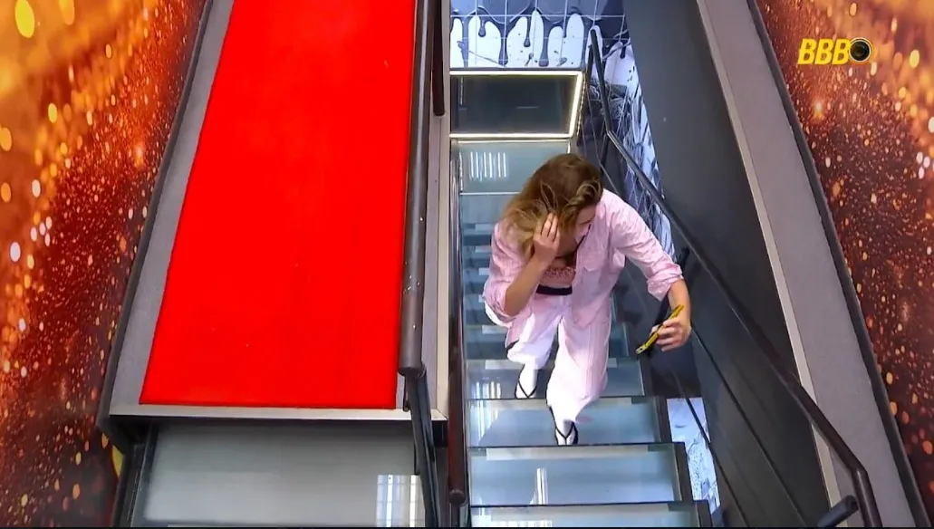 Ana Paula percorreu as escadas que dão acesso ao Quarto do Líder.