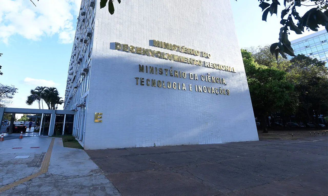 Fachada do Ministério da Ciência, Tecnologia e Inovação.