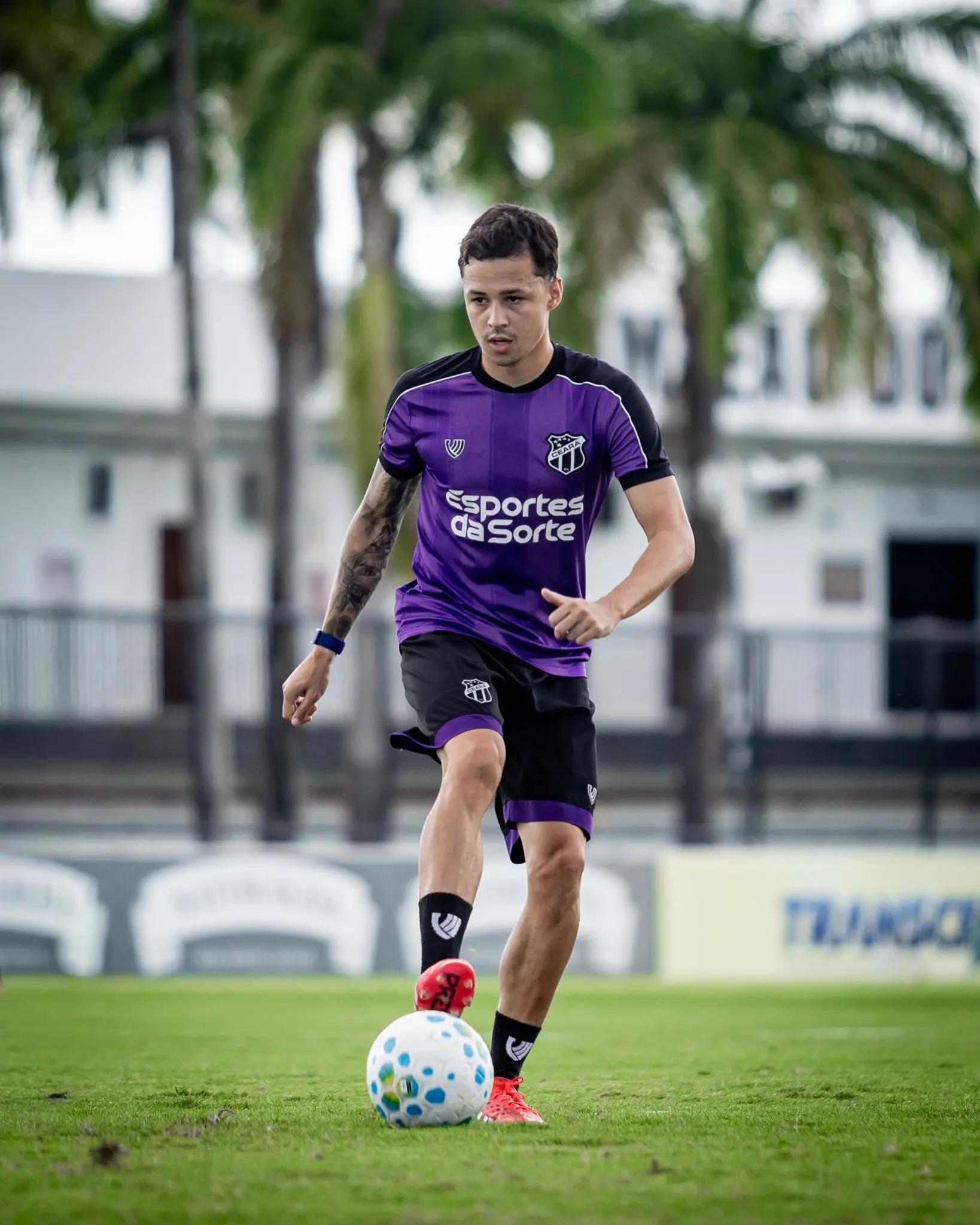 Foto de Matheus Araújo em treino do Ceará