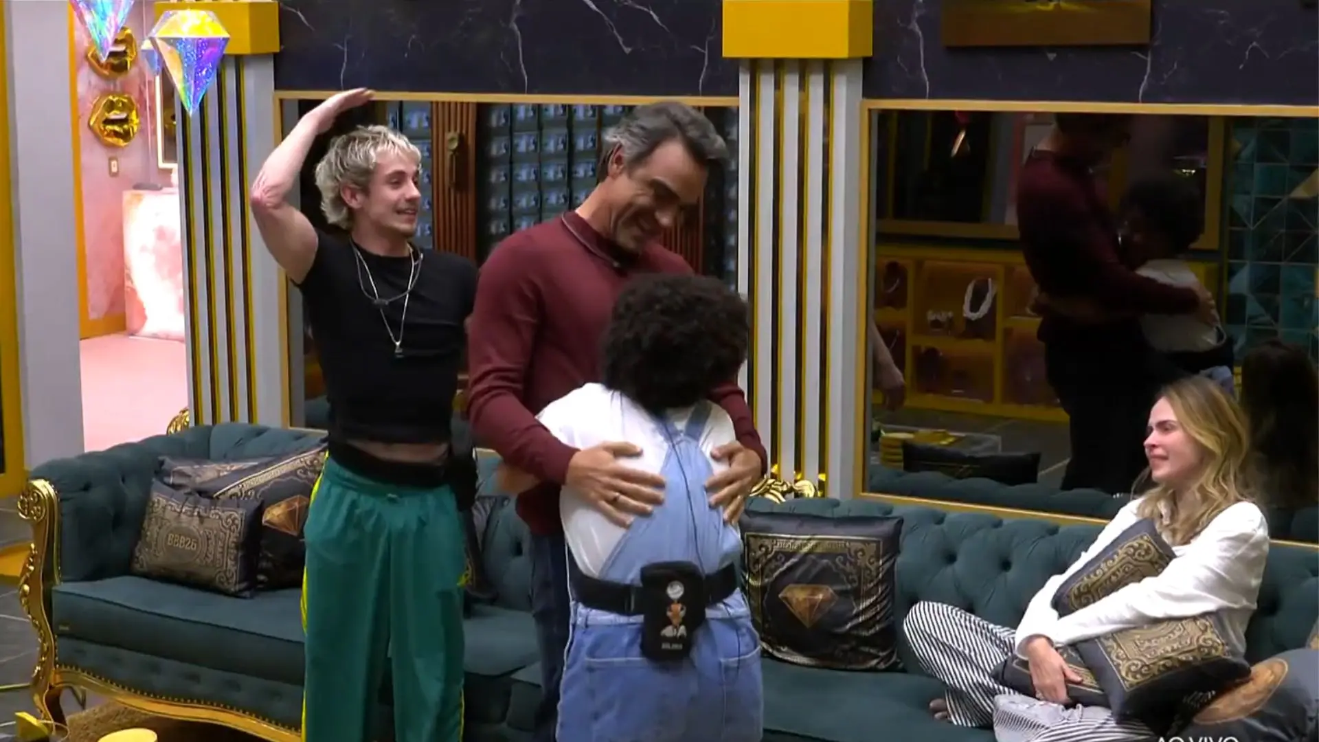 Tadeu Schmidt ‘invade’ BBB 26 para conversar com finalistas.