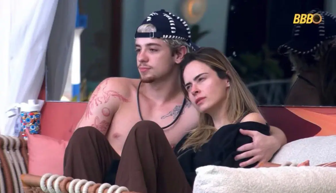 Imagem dos participantes Juliano e Ana Paula abraçados, do BBB 26.