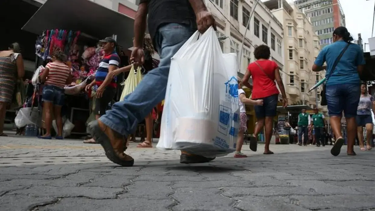 Pessoas no Centro de Fortaleza.