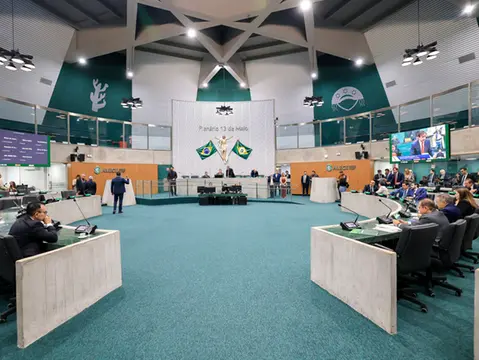 Imagem da notícia: Deputados travam novo Código de Ética da Alece por regras de redes sociais e discurso de ódio